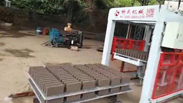 液壓磚機(jī)生產(chǎn)泥巴磚